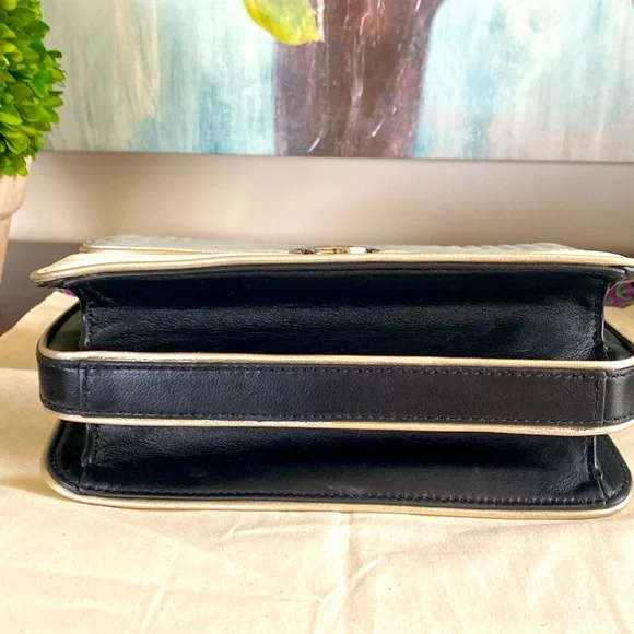 TORY BURCH "RARE" LUXURY TRAPUNTO DUET CHAIN CONVERTIBLE BAG 🩶🤍LIKE NEW🤍🩶 - Picture 10 of 17